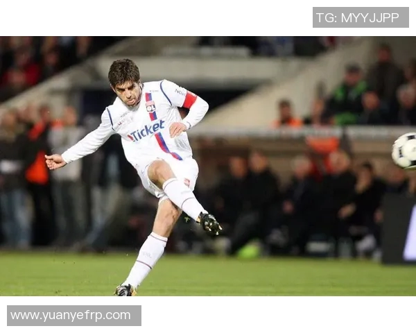 中国足球射门高手盘点：那些令人拍案叫绝的精彩进球瞬间