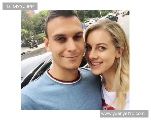 足坛巨星美妻风采尽显 球场之外的爱情与魅力故事